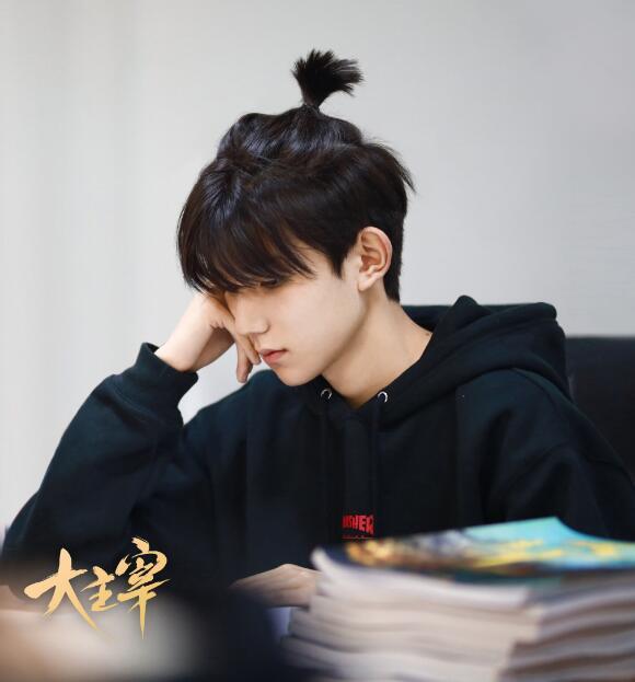 爆料网红追王源的视频,揭秘明星与粉丝的神秘互动  第3张 爆料网红追王源的视频,揭秘明星与粉丝的神秘互动  第3张